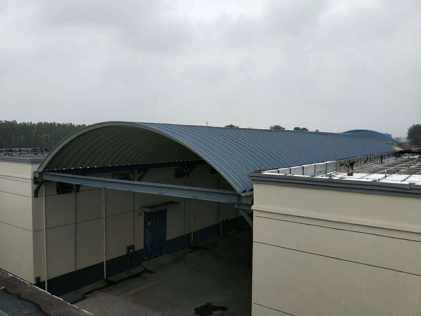 宁波粮库拱形屋顶竣工了